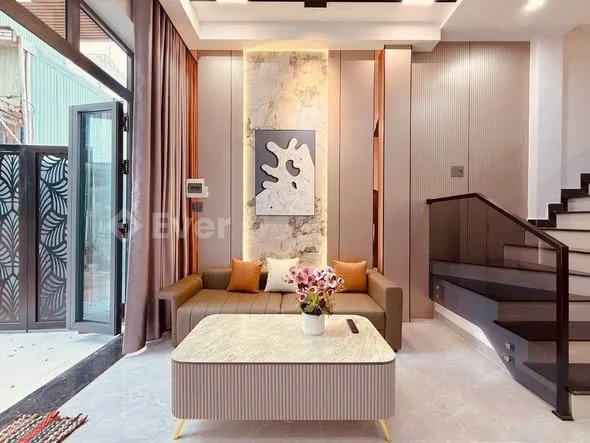 - Nhà 64 k/Lê đình lý Nhà 3 tầng Diện tích 58m ( 3 tầng ) Hướng : Đông - Tầng 1 có 1 phòng