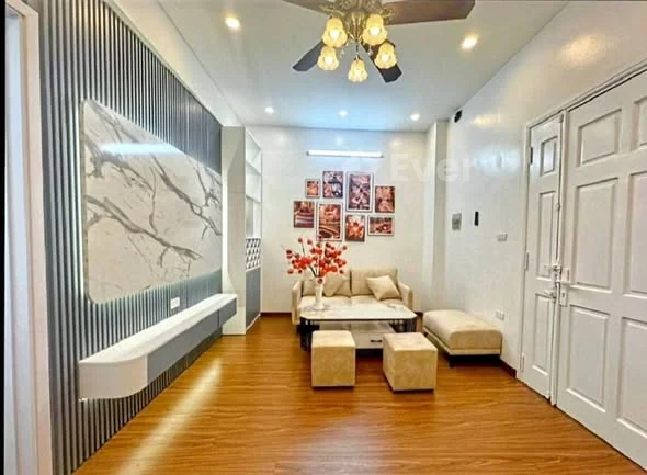 Nhỉnh 1Tỷ Căn Góc 2 Ngủ-1wc Toà Thông Tấn - Trịnh Văn Bô, ô tô tránh.-DT 65m