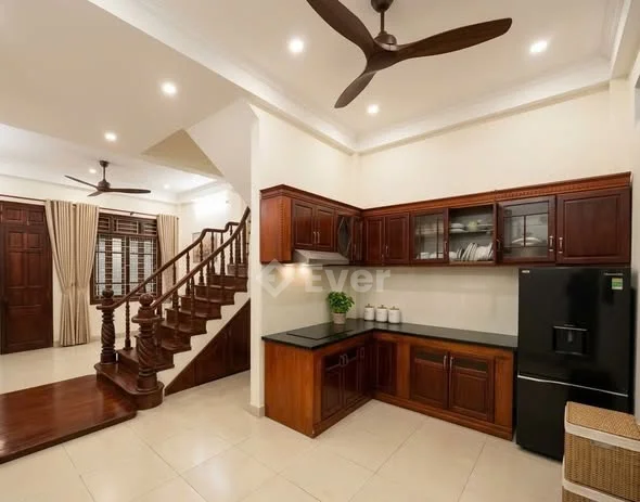 Bán nhà 40m2 - 6 phòng ngủ tại Long Biên, giá nhỉnh 7 tỷ