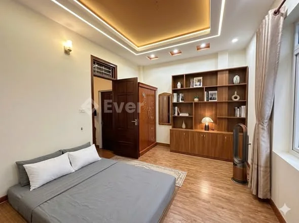 Bán nhà 40m2 - 6 phòng ngủ tại Long Biên, giá nhỉnh 7 tỷ