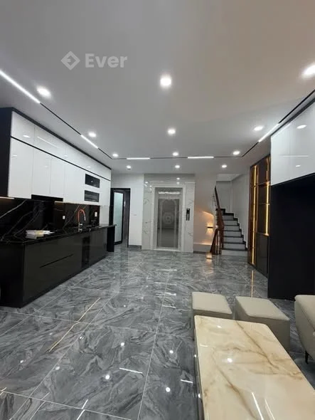 Bán nhà mặt phố Hoàng Mai, Gara ô tô, thang máy