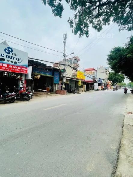 BÁN nhà đường Nguyễn Hoàng tôn 32m². ô tô đỗ cửa, 5tầng . MT 5m . Full nội thất