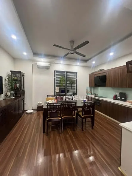 CHÍNH CHỦ CẦN BÁN GẤP NHÀ THÁI HÀDiện tích 68m2 Mặt tiền 5m thoáng kinh doanh