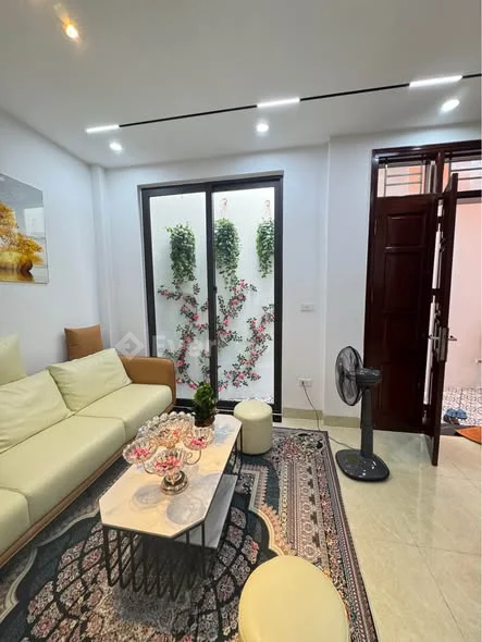 Nhà 5 tầng Hoàng Mai, ô tô đỗ cổng, giá cực tốt