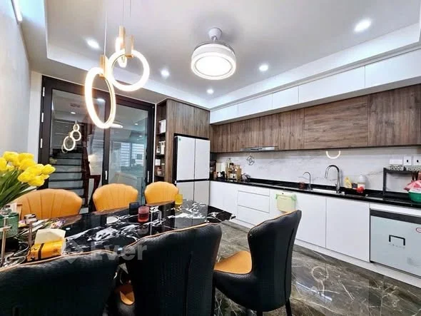 Nhà đẹp thiết kế hiện đại 5 tầng tại Phúc Đồng