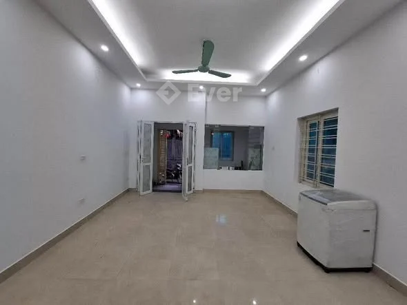 Nhà lô góc thoáng, gần Aeon Mall, 75m²