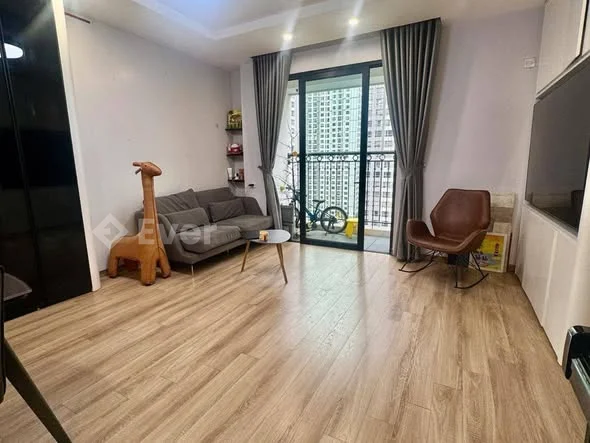 Căn hộ cao cấp Vinhomes Times City với nội thất sang trọng và view bể bơi
