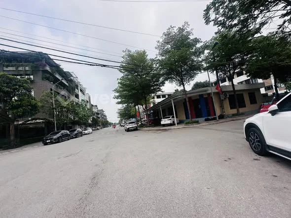 cắt bán 100m2 tại cổ dương tiên dương mặt tiền 6m bán kính 300m tiện ích xung quanh giá 5,3 tỷlh