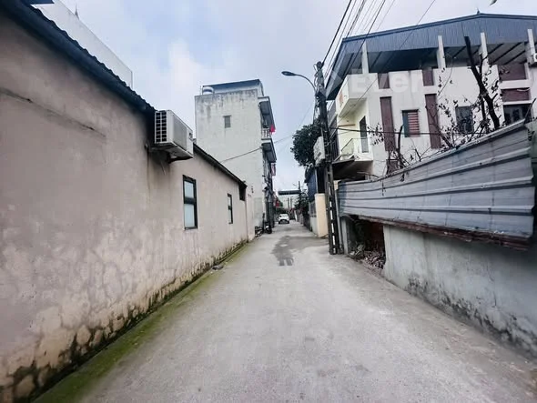 cắt bán 100m2 tại cổ dương tiên dương mặt tiền 6m bán kính 300m tiện ích xung quanh giá 5,3 tỷlh