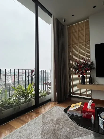 Cho thuê mặt hồ Nguyễn Văn Cừ, Long Biên