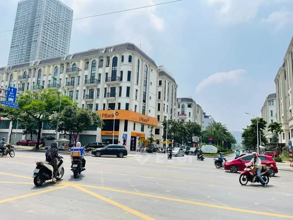 Chủ bán gấp nhà liền kề Vạn Phúc, 5 tầng thang máy, dòng tiền 65 triệu/tháng