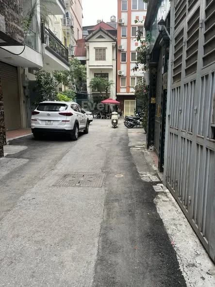Cần bán gấp nhà đẹp mặt ngõ Vương Thừa VũVị trí vàng, đầu phố Vương Thừa Vũ