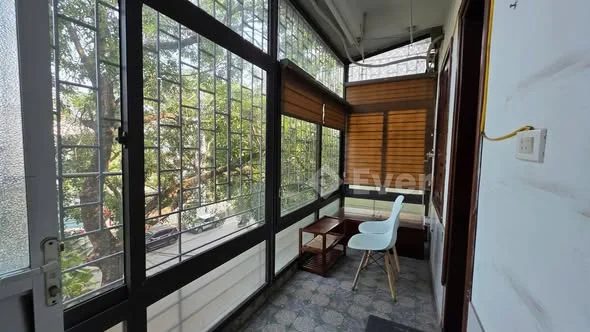 Gia đình cần bán căn nhà tập thể Đền Lừ 1. Tầng 3 thang bộ thoải rộng dễ đi