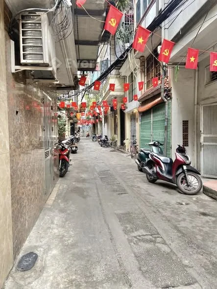 Nhình 7 tỷ nhà Ba Đình, 32m2 x 5 tầng - 3 ngủ, dân xây ngõ thoáng 2.5 m