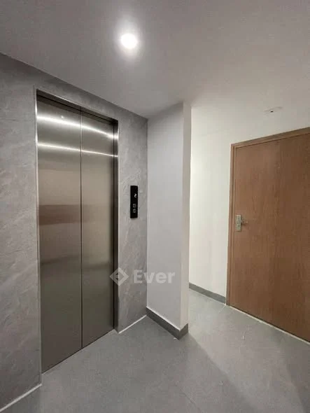 CCMN 7 tầng thang máy Văn Hội - Bắc Từ Liêm.
• Diện tích 65m2 7 tầng có thang máy 12 phòng khép kín