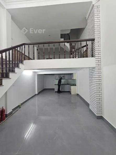 Oto đỗ cửa - Nhà 36m² x 5 tầng tại Bằng Liệt, Kim Giang, ngày cạnh Linh Đàm. Giá 8.x tỷ