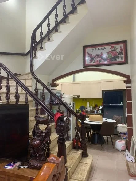 HÀNG XÓM NHỜ BÁN CĂN NHÀ TẠI PHỐ ĐÀO TẤN - NGÕ NÔNG, GẦN Ô TÔ.DT 50M, 5T. 17,9Tỷ.