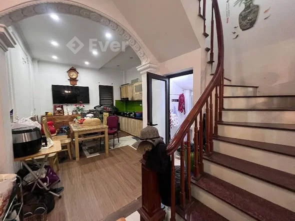 Trần Thái Tông - TT Cầu Giấy• 50m x 5tầng 6ngủ - sổ đẹp• Vị trí đẹp, 30m ra ô tô tránh