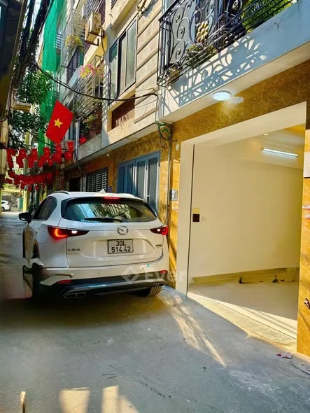 Nhà 6T thang máy ô tô đỗ cửa tại phố Định Công Hạ