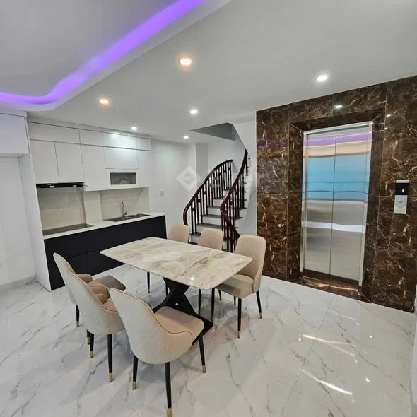 Bán nhà Ngọc Thụy lô góc 2 mặt thoáng, thang máy