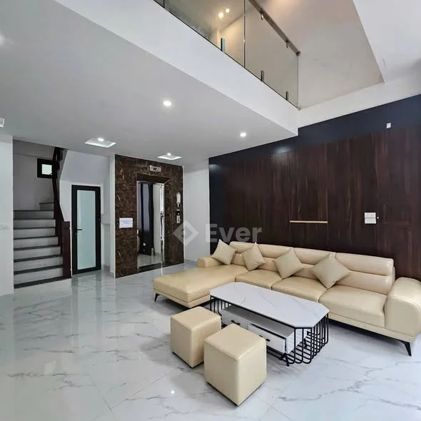 Bán nhà Ngọc Thụy lô góc 2 mặt thoáng, thang máy