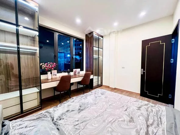 Nhà mặt phố Hoàng Mai, ô tô vào nhà, thiết kế hiện đại