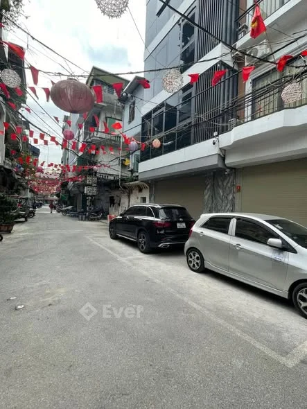 7.5 TỶ - LÔ GÓC - 30M2 - PHỐ MINH KHAI - TRẦN KHÁT CHÂN - CÁCH 1 NHÀ RA PHỐ