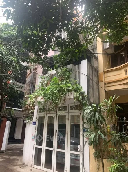 Bán đất thổ cư Kim Mã, diện tích 31m2, vị trí lô góc thoáng, ô tô đỗ cửa, giá tốt cho nhà đầu tư