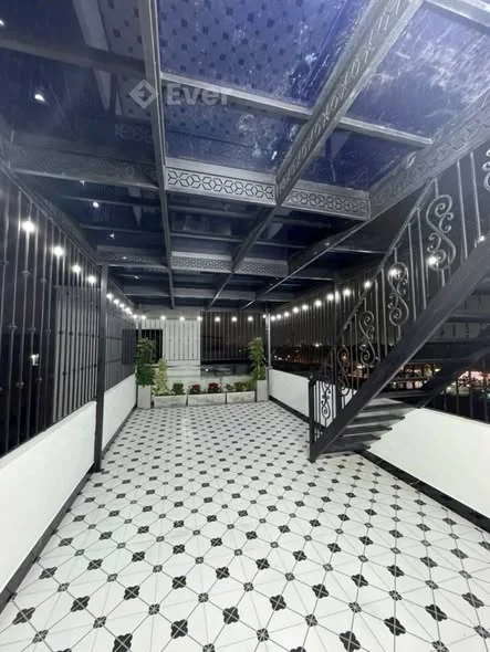 NGÕ PHỐ TRẠM – 7 TẦNG THANG MÁY – GARA Ô TÔCách mặt phố chỉ 1 nhà