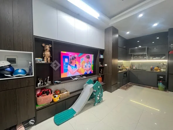 NHÀ ĐẸP PHƯƠNG CANH – GẦN Ô TÔ – NỘI THẤT ĐẸP KĐT Foresa, vị trí đẹp, gần bãi đỗ ô tô 5 tầng