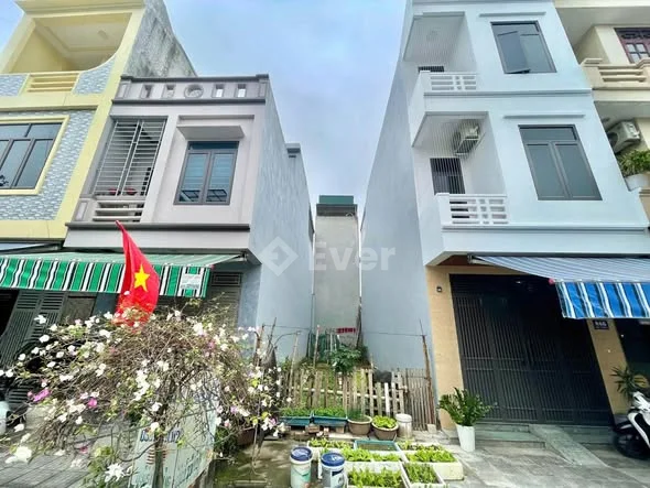 MẶT ĐƯỜNG LỚN – KINH DOANH NGAY SAU XÂY • MB 530 – Đông Vệ • 63,2m²