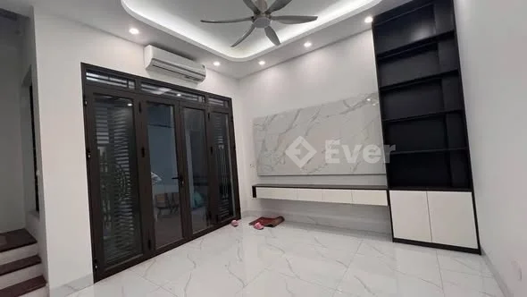 NHÀ ĐẸP DÂN XÂY 5,5 TẦNG – FULL NỘI THẤT – GẦN TRỤC CHÍNH Ô TÔ TRÁNH, TOẠ LẠC TT TRÂU QUỲ, GIA LÂM