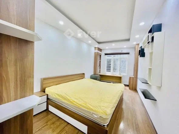 Nhà đẹp trung tâm ngã tư Tôn Đức Thắng – Cát Linh – Ở ngay 42m² x 5 tầng mới coong, full nội thất