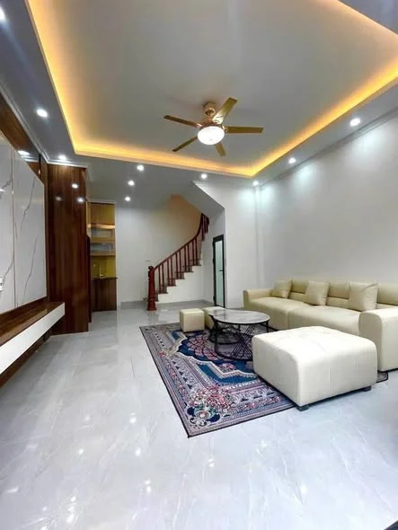 Nhà 5 Tầng Sát Trường ĐH Thể Dục Thể Thao, Phụng Châu, oto đỗ cửa