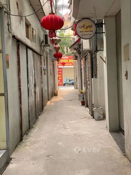 .BÁN NHÀ YÊN SỞ . 2 BƯỚC RA ĐƯỜNG YÊN DUYÊN . DT 20 M .MT 5 M . NHÀ 3 TẦNG