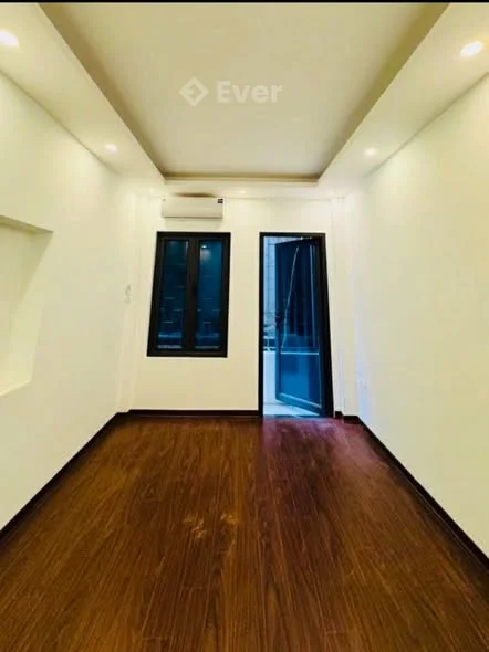 Nhỉnh 5 tỷ - 4 tầng 25m - 5m ra ô tô - gần time city - đại học kinh công - dương văn bé