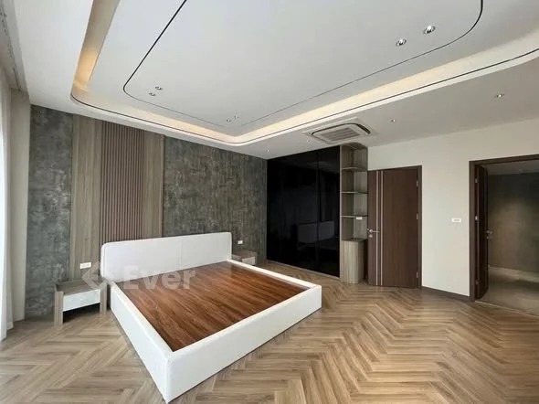 Bán nhà kinh doanh Hồng Tiến Bồ Đề 55m 5 tầng thang máy 12.7 tỷ