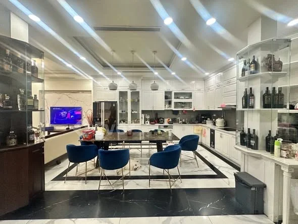 Bán nhà mặt phố Nguyễn Đình Thi với view Hồ Tây tuyệt đẹp