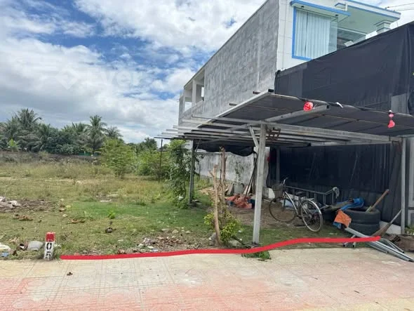 Chủ gửi bán lô đất TĐC ninh xuân Ninh Hòa DT 150m2 . full thổ Ngang 6,25m dài 24m