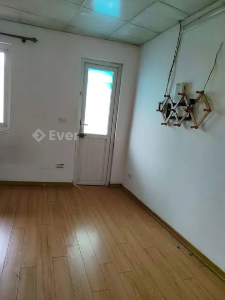 CHO THuê cả nhà phố An Dương 20 m ngõ gần ô tô thoáng đầy đủ tiện nghiNhà 2 tầng 2 vệ sinh