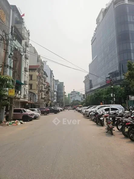 HIẾM – TRUNG TÂM BA ĐÌNH – NGÕ 36 GIANG VĂN MINH TO NHƯ PHỐ – VỈA HÈ KINH DOANH ĐỈNH