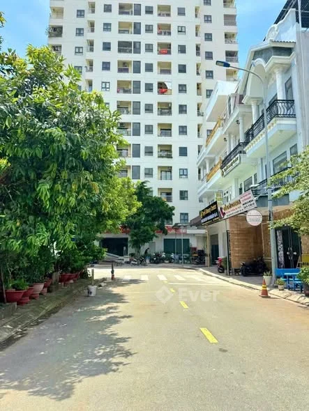 Sót 1 lô KDC PHÚC ĐẠT giá rẻ nhất khu 
DT 5x12 full thổ cư 
Giá chỉ 3ty099 tlcc 
LH 0768949*** gcdq - 3,1 tỷ - 60m²