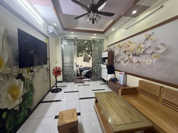 Cần bán nhà 5.65 tỷ LÔ GÓC - sổ 32m2 - ba gác đỗ cửa Phố Thanh Lân