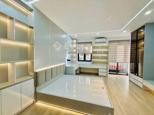 Thang Máy – Nhà Đẹp Ở Luôn – Trung Tâm Nguyễn Lương Bằng – Gần Ô Chợ Dừa39m – 12,9 Tỷ - 12,9 tỷ - 39m²