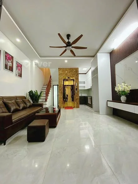 Nhà 5 tầng mới xây tại phố Dương Văn Bé, lô góc, giá 10.x tỷ