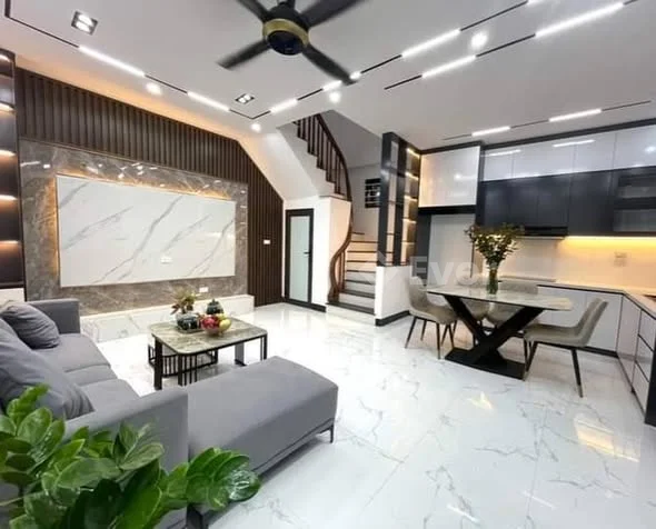 Nhà đẹp Cầu Diễn 35m2-5 tầng 4 Ngủ Full nội thất ở ngay. Chính chủ nhờ Cực Gấp.