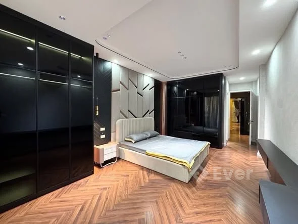 Cầu Giấy – Ngõ 58 Hoàng Quốc ViệtNgõ trước nhà 3m – 40m ra ô tôGiá 10 tỷ (còn thương lượng)