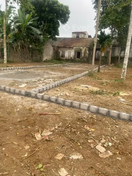 4 lô đất tại xóm cáp -cao dương- hoà bìnhĐường thể hiện dõ nét 3 ôtô ben chánh nhau