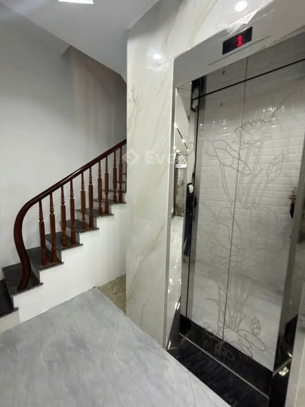 CHỦ CẦN TIỀN NHỜ BÁN SIÊU PHẨM MỚI TINH NHÀ 5 TẦNG 34M2 + THANG MÁY ĐỦ NỘI THẤT TẠI XA LA