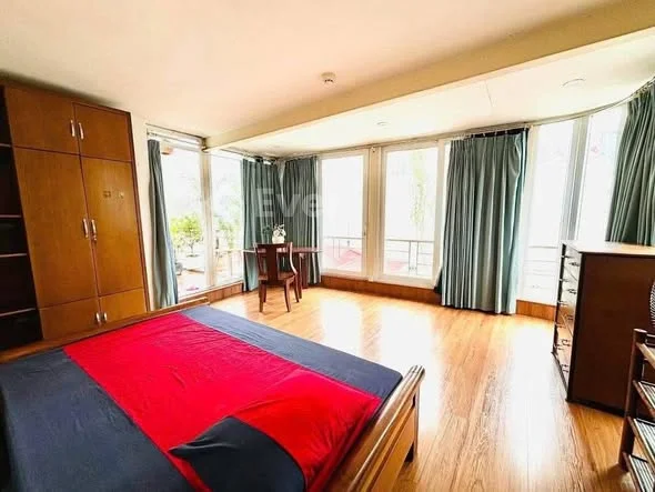 Bán nhà lô góc trung tâm Tây Hồ, view hồ, ở ngay